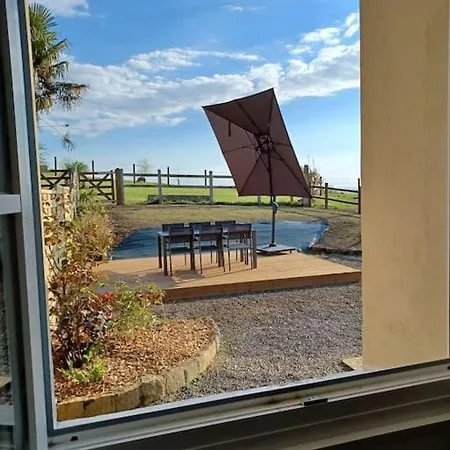 Maison Face Au Mont Avec Exterieur